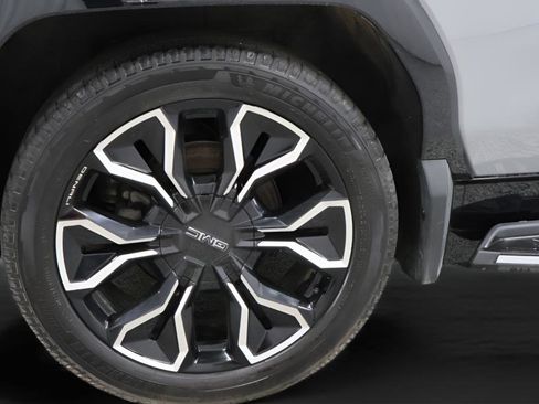 Used 2025 GMC Sierra EV Denali AWD/4WD image 34
