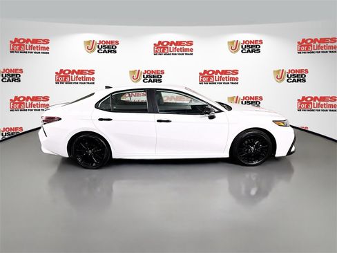 Certified 2022 Toyota Camry SE image 17