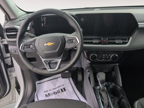 Used 2025 Chevrolet TrailBlazer LT w/ LT Cold Weather Package AWD/4WD image 10