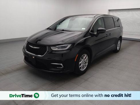 Used 2023 Chrysler Pacifica Touring FWD image 1