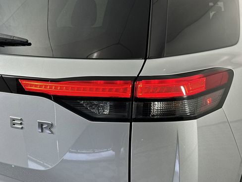 Used 2024 Nissan Pathfinder S FWD image 25