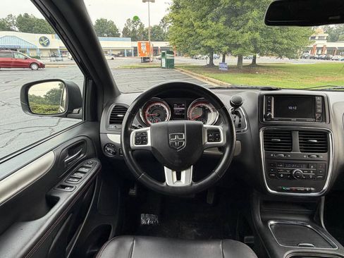 Used 2018 Dodge Grand Caravan GT FWD image 18