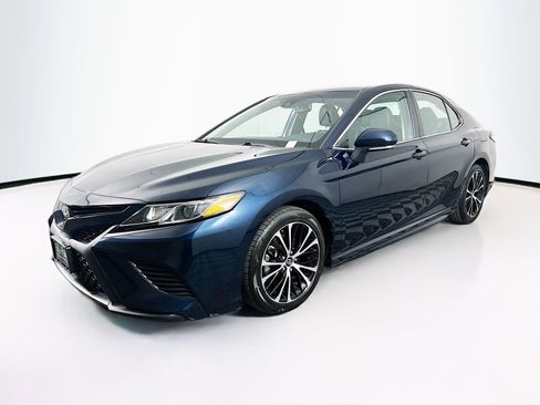 Used 2018 Toyota Camry SE w/ Convenience Package image 3