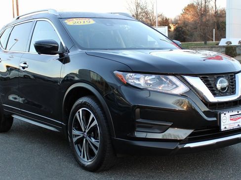 Certified 2019 Nissan Rogue SV w/ Premium Package image 4
