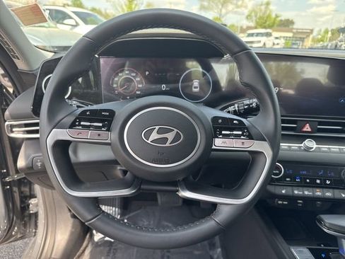 Certified 2025 Hyundai Elantra SEL FWD image 23