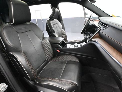 Used 2021 Jeep Grand Cherokee L Summit w/ Luxury Tech Group V image 61