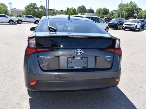 Used 2022 Toyota Prius Limited w/ Premium Convenience Package FWD image 8