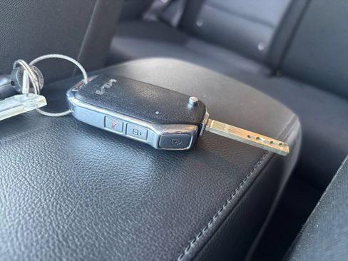 Used 2025 Kia Soul LX w/ LX Technology Package FWD image 21