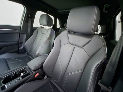 Used 2023 Audi Q3 2.0T Premium image 11