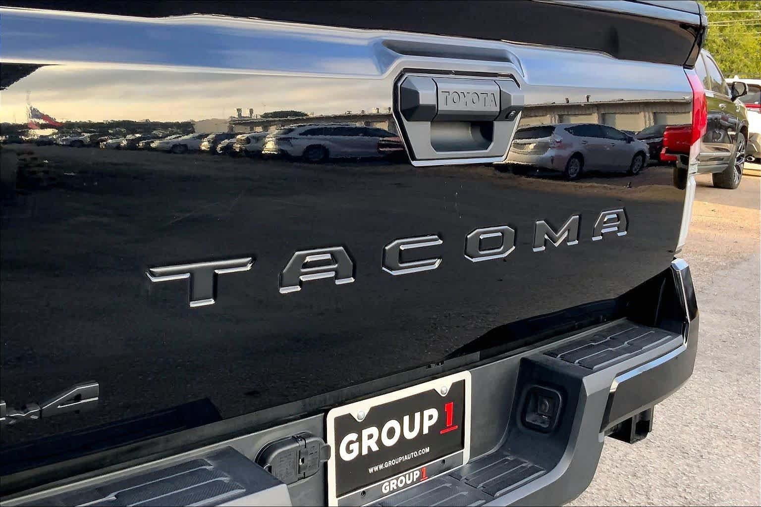 Used 2025 Toyota Tacoma SR5 AWD/4WD image 30