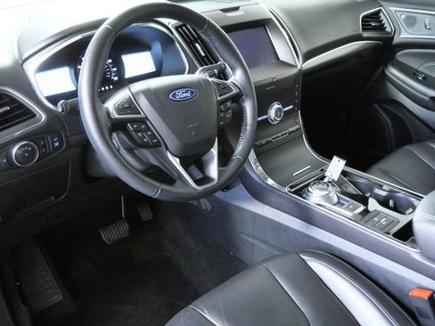 Certified 2020 Ford Edge Titanium AWD/4WD image 3