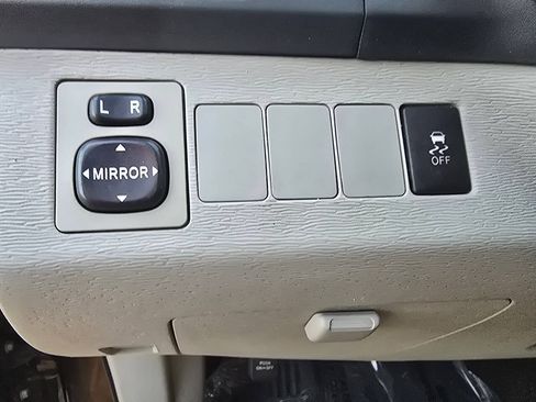 Used 2012 Toyota Venza LE FWD image 36