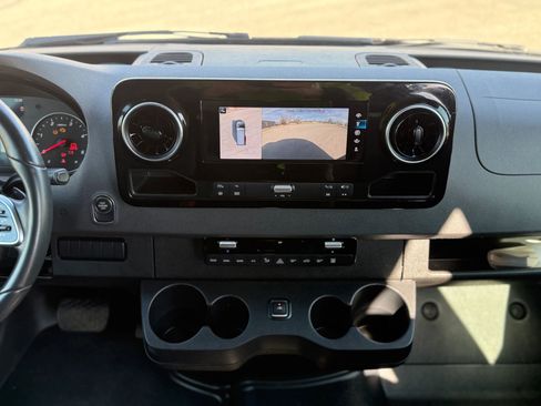 Used 2023 Mercedes-Benz Sprinter 2500 image 14