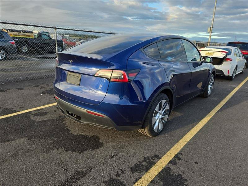 Used 2023 Tesla Model Y Long Range AWD/4WD image 3