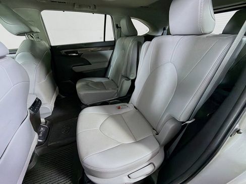 Used 2022 Toyota Highlander Platinum AWD/4WD image 20