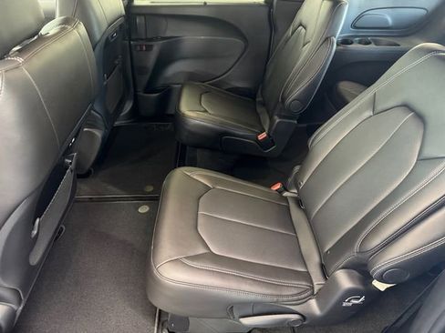 Used 2027 Chrysler Pacifica Select AWD/4WD image 25