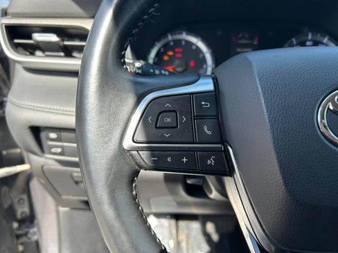 Used 2021 Toyota Highlander LE AWD/4WD image 15