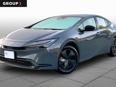 Used 2025 Toyota Prius LE FWD image 1