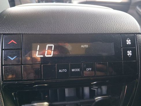 Used 2023 Jeep Grand Cherokee L Laredo RWD image 27