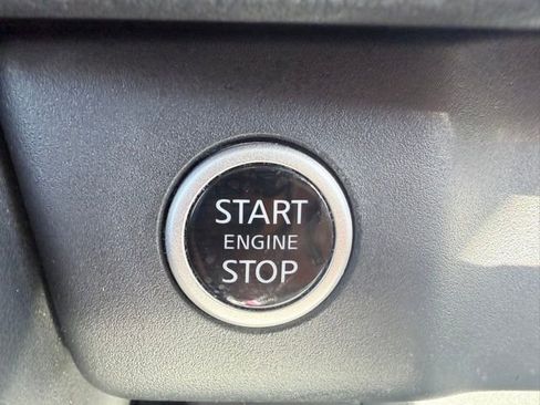 Used 2022 Nissan Rogue Platinum w/ Head-Up Display Package image 17