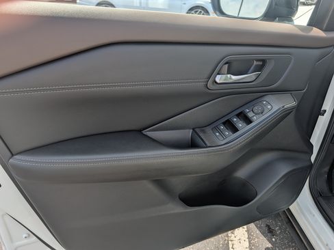 Used 2023 Nissan Rogue SV w/ SV Premium B Package AWD/4WD image 12