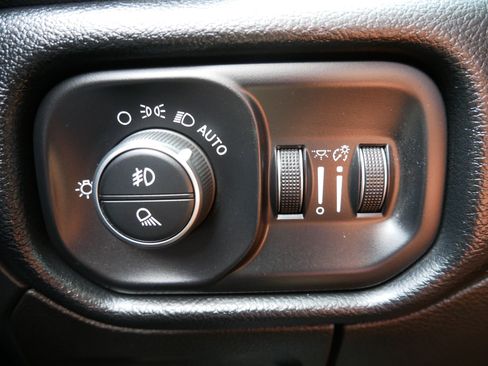 Used 2019 RAM 1500 Big Horn AWD/4WD image 26