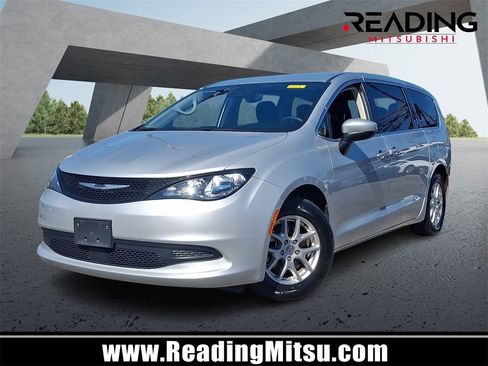 Used 2023 Chrysler Voyager LX image 1