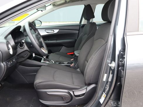 Used 2022 Kia Forte LXS w/ LXS Technology Package image 7