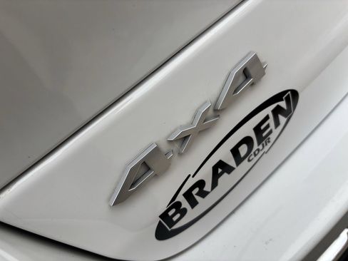 Used 2024 Jeep Grand Cherokee Limited image 11