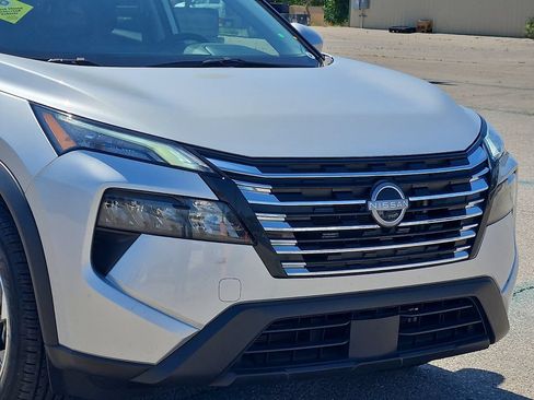Used 2025 Nissan Rogue SV AWD/4WD image 7