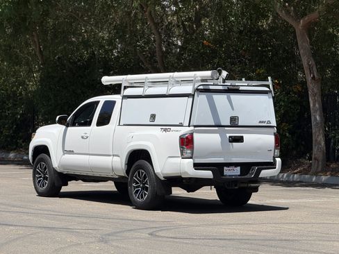 Used 2023 Toyota Tacoma TRD Sport RWD image 3