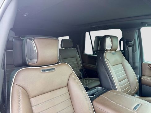 Used 2025 GMC Yukon Denali Ultimate AWD/4WD image 26