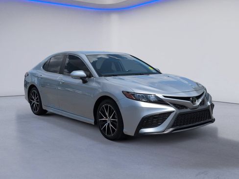 Used 2022 Toyota Camry SE FWD image 10