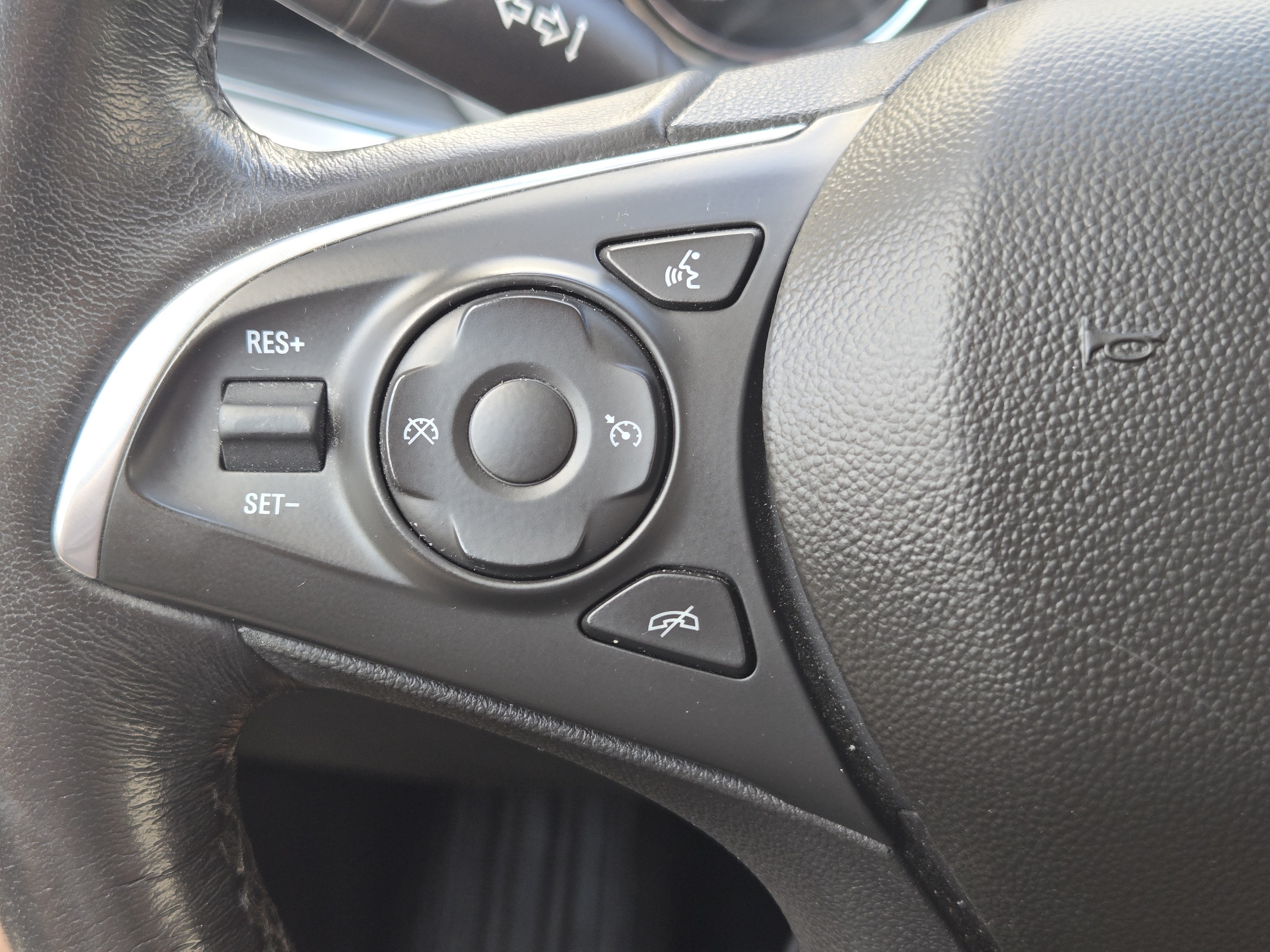 Used 2018 Buick Enclave Essence w/ Trailering Package FWD image 29