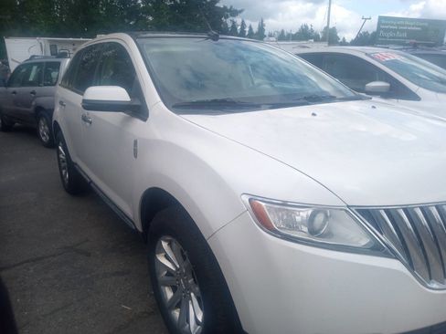 Used 2014 Lincoln MKX AWD image 2