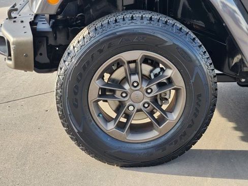 Used 2017 Jeep Wrangler 75th Anniversary image 16