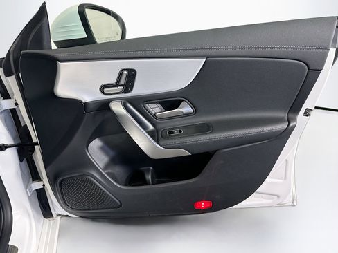 Used 2025 Mercedes-Benz CLA 250 image 31