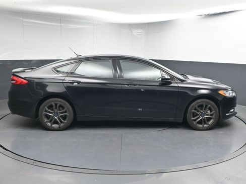 Used 2018 Ford Fusion SE w/ Equipment Group 201A image 9