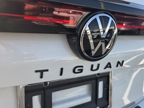 New 2026 Volkswagen Tiguan SE R-Line FWD image 15