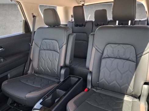 New 2026 Nissan Pathfinder Platinum FWD image 23