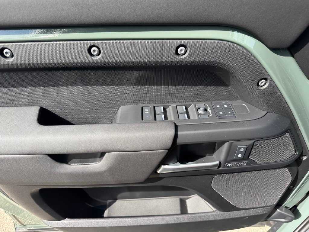 New 2026 Land Rover Defender 110 AWD/4WD image 14