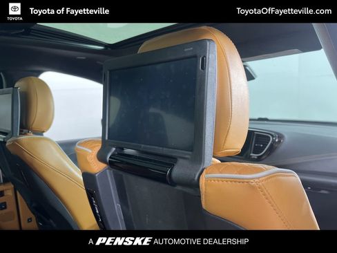Used 2022 Chrysler Pacifica Pinnacle AWD/4WD image 6