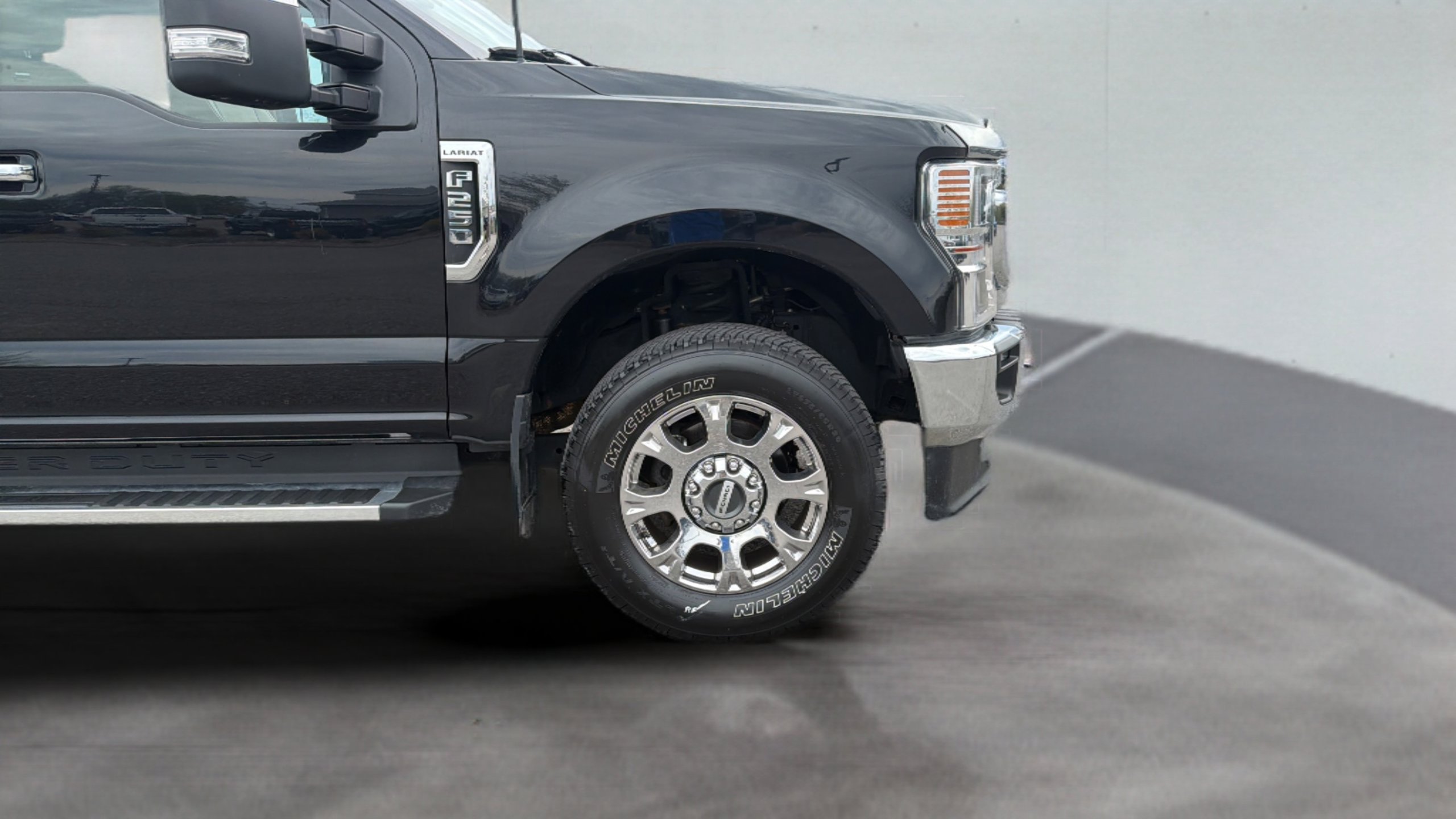 Used 2022 Ford F250 Lariat w/ Lariat Ultimate Package AWD/4WD image 28