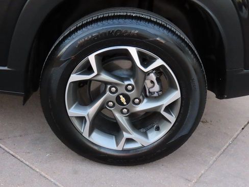 Used 2025 Chevrolet Trax LT w/ LT Convenience Package image 38