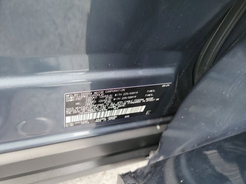 Used 2024 Toyota Venza XLE AWD/4WD image 30