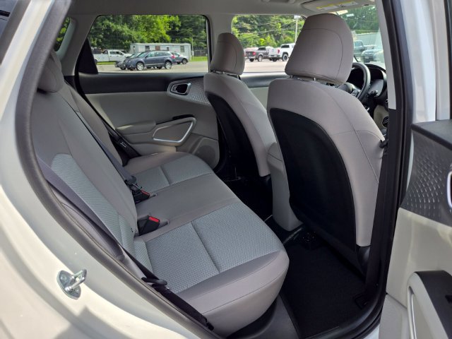 Used 2025 Kia Soul LX w/ LX Technology Package FWD image 20
