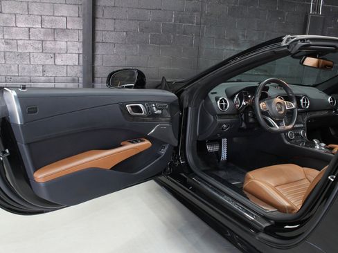 Used 2017 Mercedes-Benz SL 550 image 26