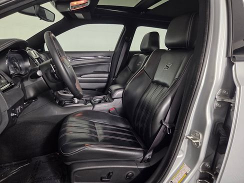 Used 2023 Chrysler 300 S RWD image 9