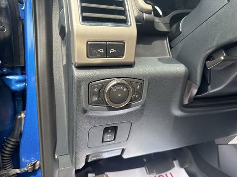 Used 2022 Ford F350 Lariat w/ Chrome Package image 17