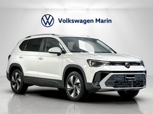 New 2026 Volkswagen Taos SE image 7